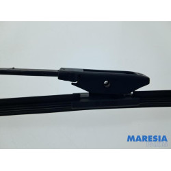 Renault - Clio - Front wiper arm