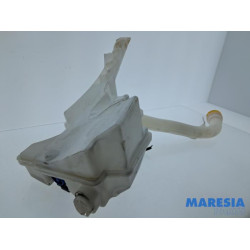 Renault - Clio - Front windscreen washer reservoir