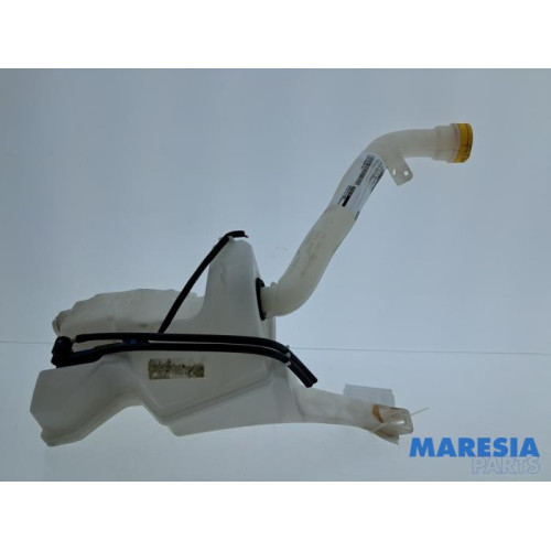 Renault - Clio - Front windscreen washer reservoir