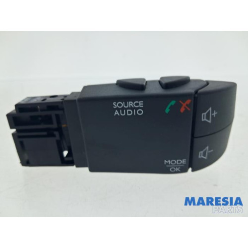 Renault - Clio - Radiobediening Stuur