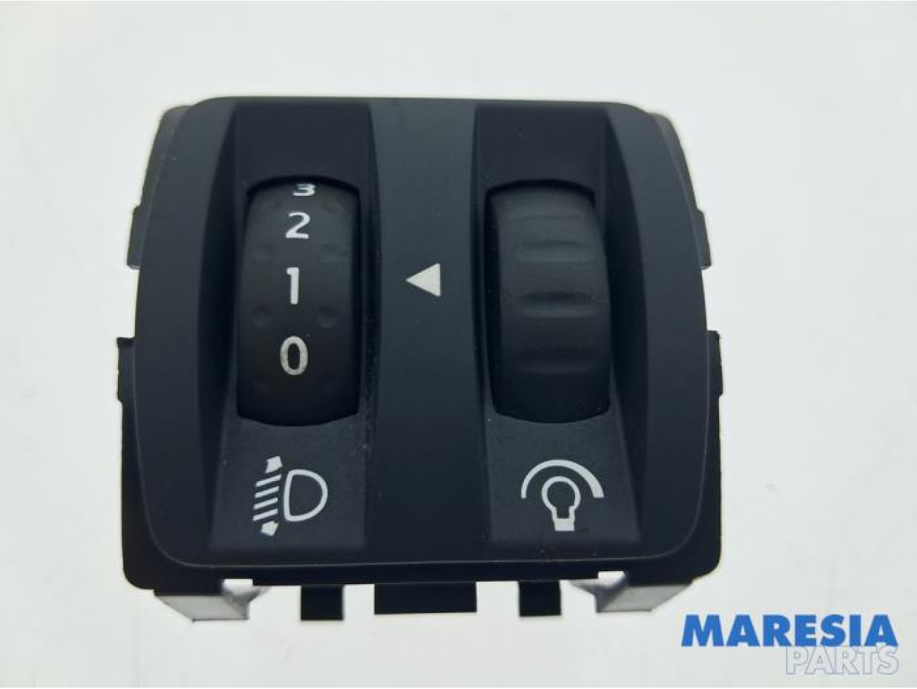 Renault - Clio - AIH headlight switch
