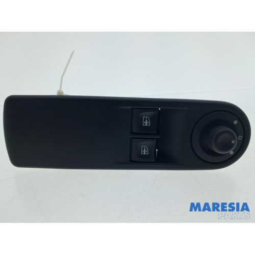 Renault - Clio - Multi-functional window switch