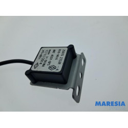 Renault - Clio - GPS antenna