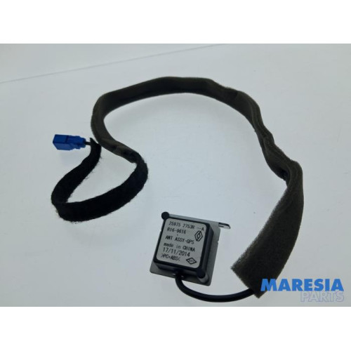 Renault - Clio - GPS antenna