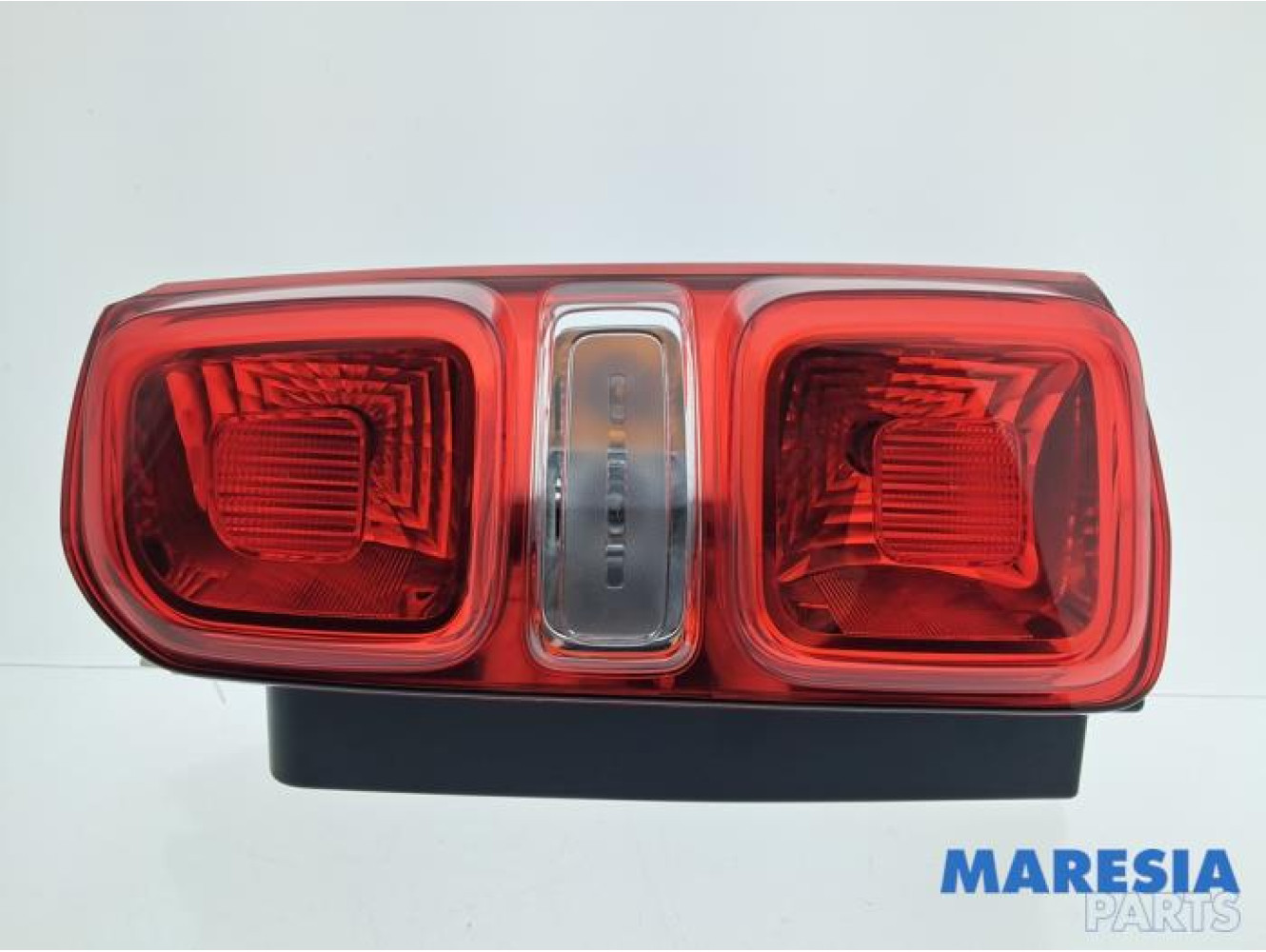 Opel - Vivaro - Taillight, right