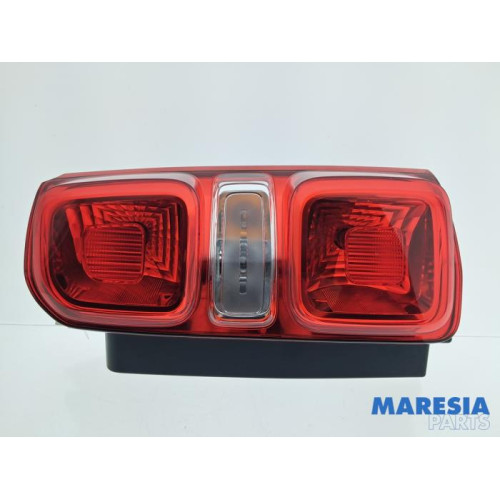 Opel - Vivaro - Taillight, right