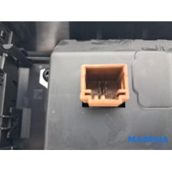 Opel - Vivaro - Multi-media control unit