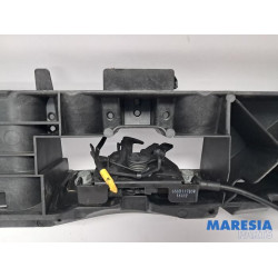 Renault - Clio - Lock plate