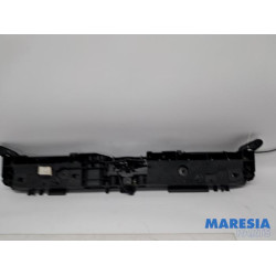 Renault - Clio - Lock plate