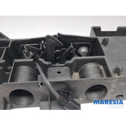 Renault - Clio - Lock plate