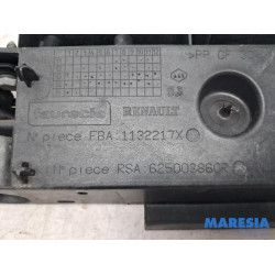 Renault - Clio - Lock plate