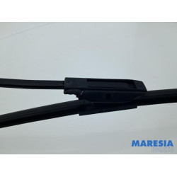 Renault - Clio - Front wiper arm