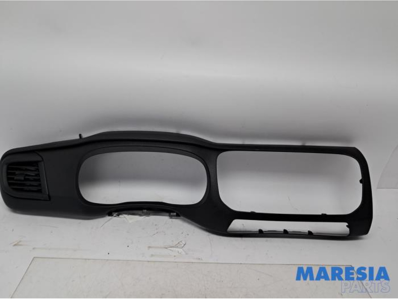 Opel - Vivaro - Dashboard decoration strip