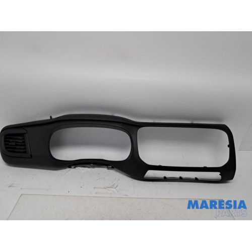 Opel - Vivaro - Dashboard decoration strip