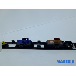 Opel - Vivaro - Switch