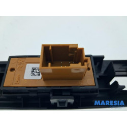 Opel - Vivaro - Switch