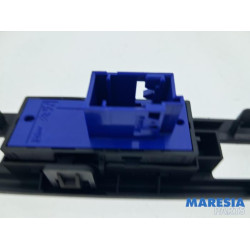 Opel - Vivaro - Switch