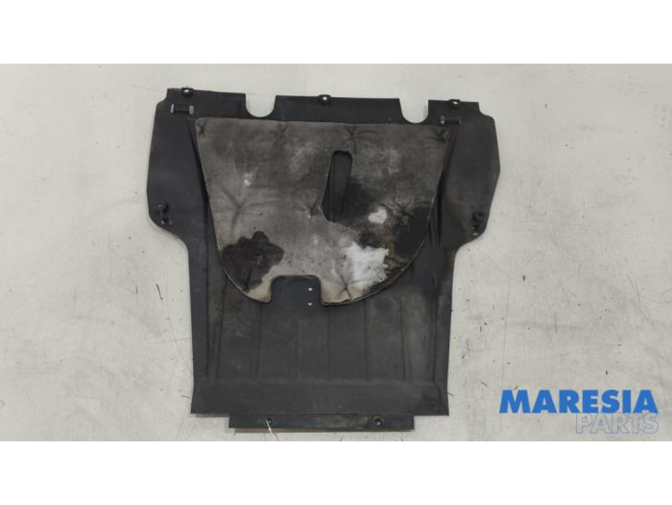 Renault - Clio - Engine protection panel