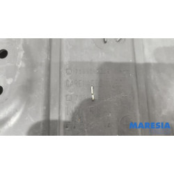 Renault - Clio - Engine protection panel