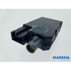 Peugeot - 207 - Antenne amplificateur