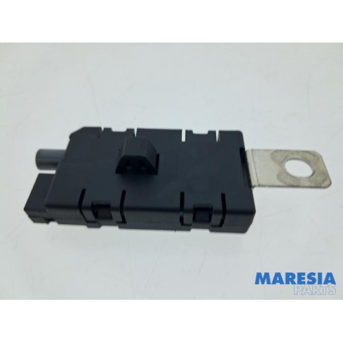 Peugeot - 207 - Antenne amplificateur