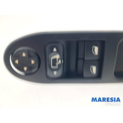 Peugeot - 207 - Multi-functional window switch