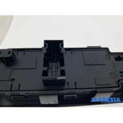 Peugeot - 207 - Multi-functional window switch