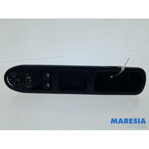 Peugeot - 207 - Multi-functional window switch