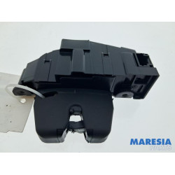 Peugeot - 207 - Tailgate lock mechanism