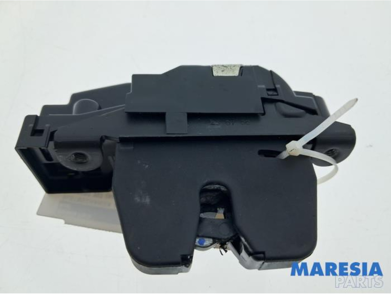 Peugeot - 207 - Tailgate lock mechanism