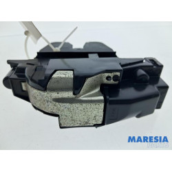 Peugeot - 207 - Tailgate lock mechanism