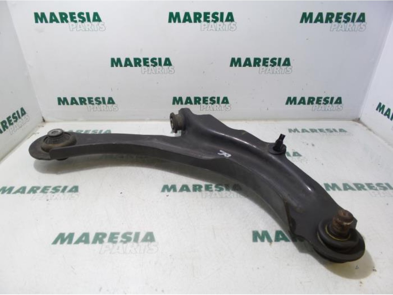 Renault - Megane - Front lower wishbone, right