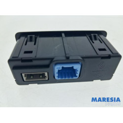 Renault - Megane - AUX/USB aansluiting