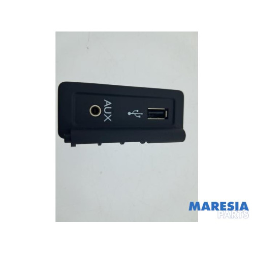 Renault - Megane - AUX/USB aansluiting