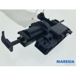 Renault - Megane - Tank flap lock motor