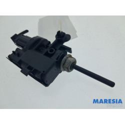 Renault - Megane - Tank flap lock motor