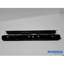 Opel - Vivaro - Seat rails, centre