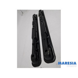 Opel - Vivaro - Seat rails, centre