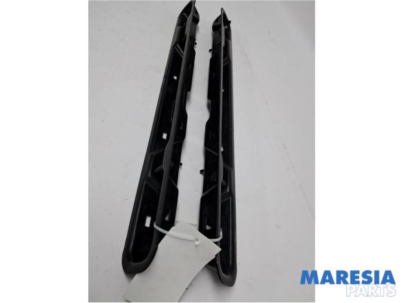 Opel - Vivaro - Seat rails, centre