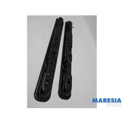 Opel - Vivaro - Seat rails, centre