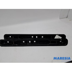 Opel - Vivaro - Seat rails, centre