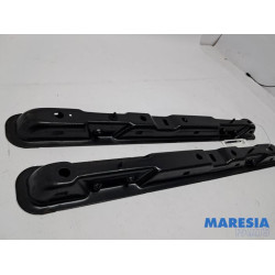 Opel - Vivaro - Seat rails, centre