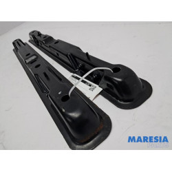 Opel - Vivaro - Seat rails, centre