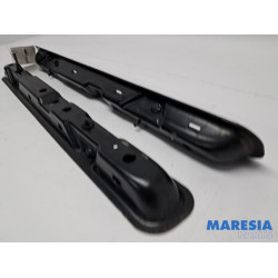 Opel - Vivaro - Seat rails, centre
