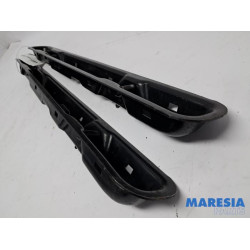 Opel - Vivaro - Seat rails, centre