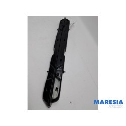Opel - Vivaro - Seat rails, centre