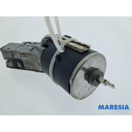 Opel - Vivaro - Ignition lock + key