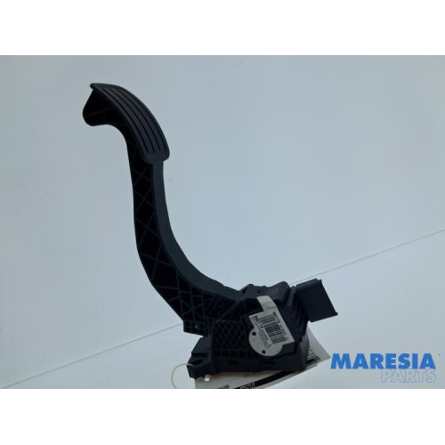 Opel - Vivaro - Accelerator pedal