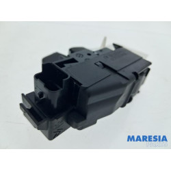 Opel - Vivaro - Tailgate lock mechanism