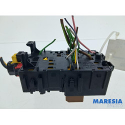 Opel - Vivaro - Fuse box